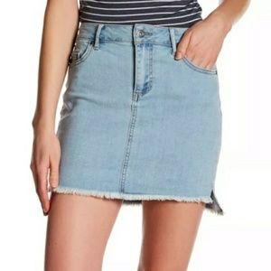 Melrose & Market Frayed Step Hem Mini Skirt 24W